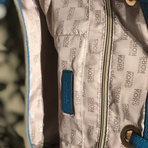 Michael Kors (Authentic & Used) - Picture 4 of 4